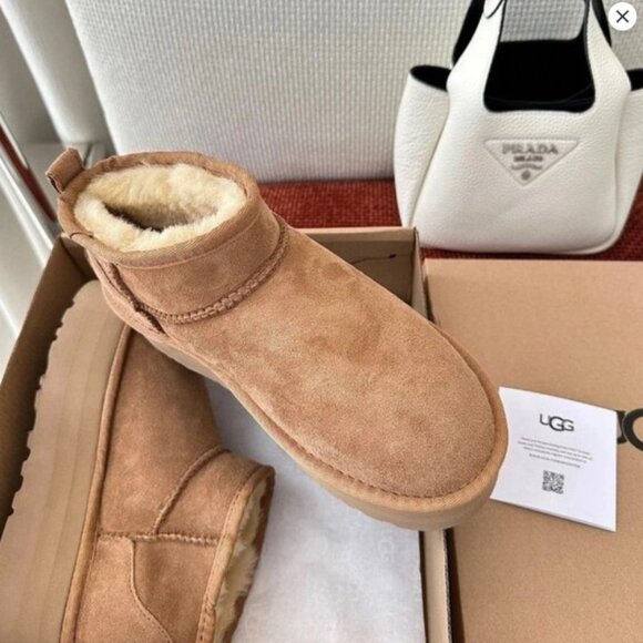 UGG Classic Ultra Mini Platform Boot - Picture 2 of 4